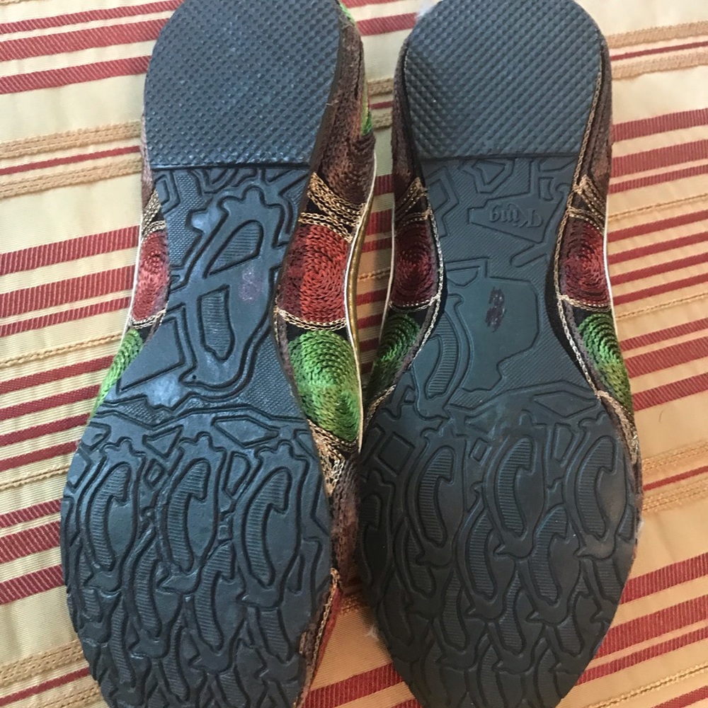 Beautiful handcrafted embroidered size 5 NEW flats - Picture 6 of 6